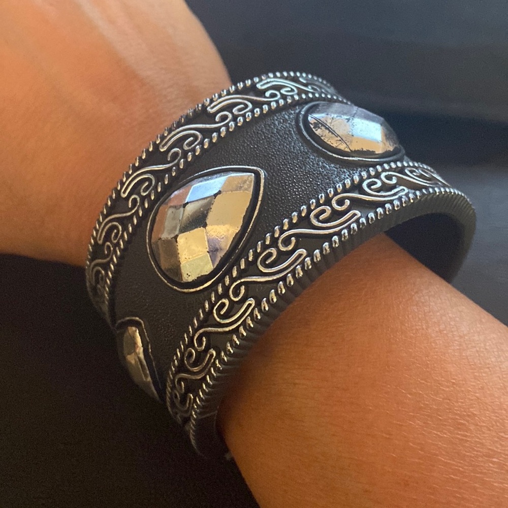 Acrylic hinged Resin Bangle Bracelets- black